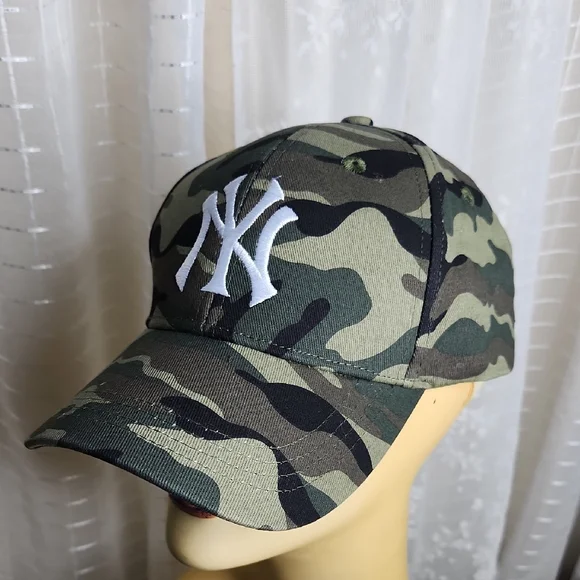 NWOT Camo New York Yankees Adjustable Baseball Cap - Picture 1 of 3